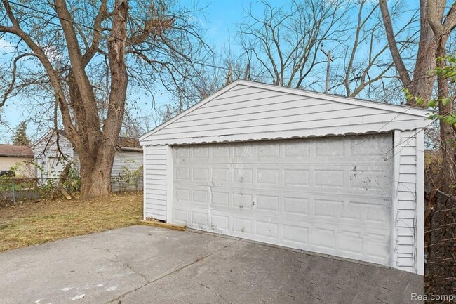 Building Photo - 19450 Heyden St