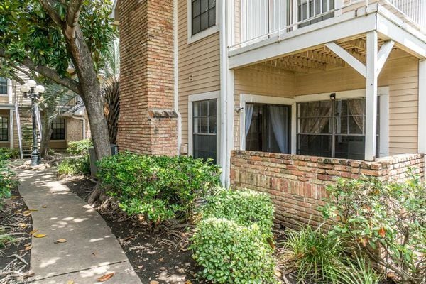 Building Photo - 2300 Old Spanish Trl