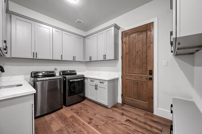 Building Photo - 15937 Stagecoach Rd