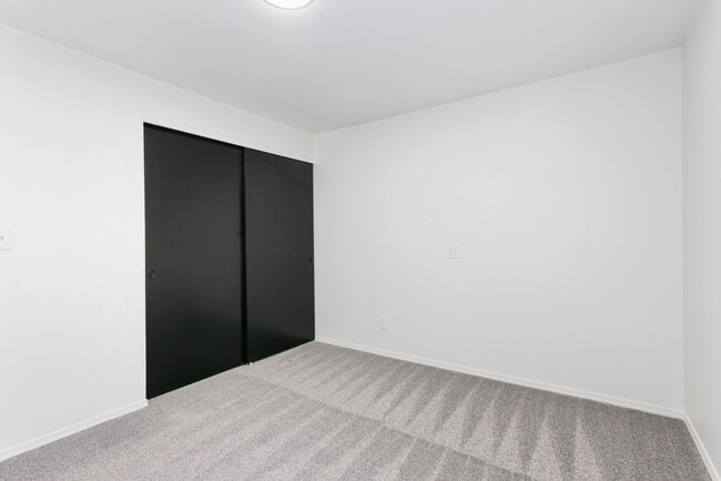 Building Photo - Remodeled Tacoma Duplex with Solar Panels & Fenced Yard **$500 OFF FIRST MONTHS RENT**