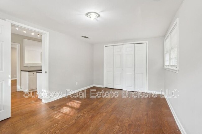 Building Photo - 1840 Camellia Dr