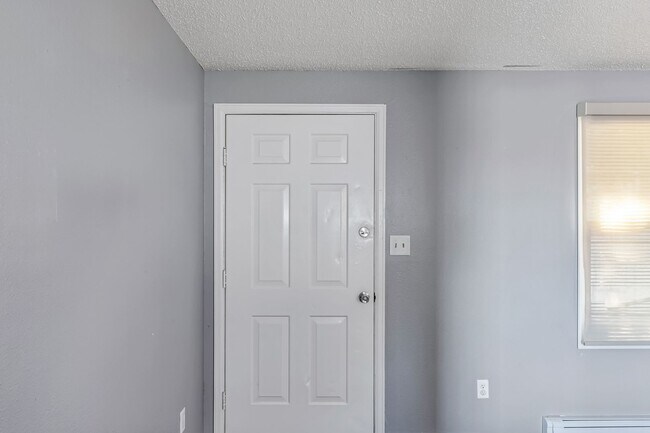 Building Photo - Charming 3-Bedroom Family Home in Orchard Mesa with Incredible Views!!!