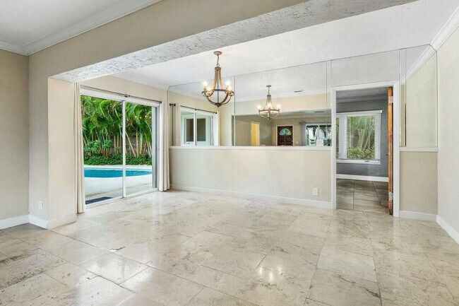 Building Photo - 121 NE Spanish Ct