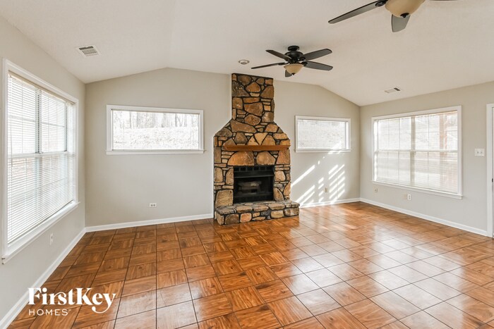 Building Photo - 2242 Tidmington Dr