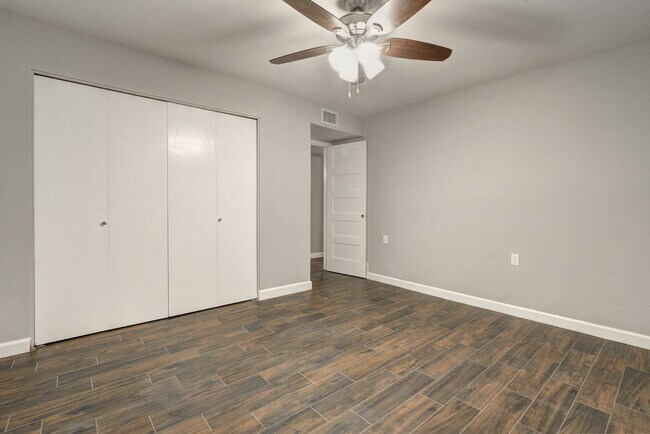 Building Photo - HUGE House In Tempe Close to ASU