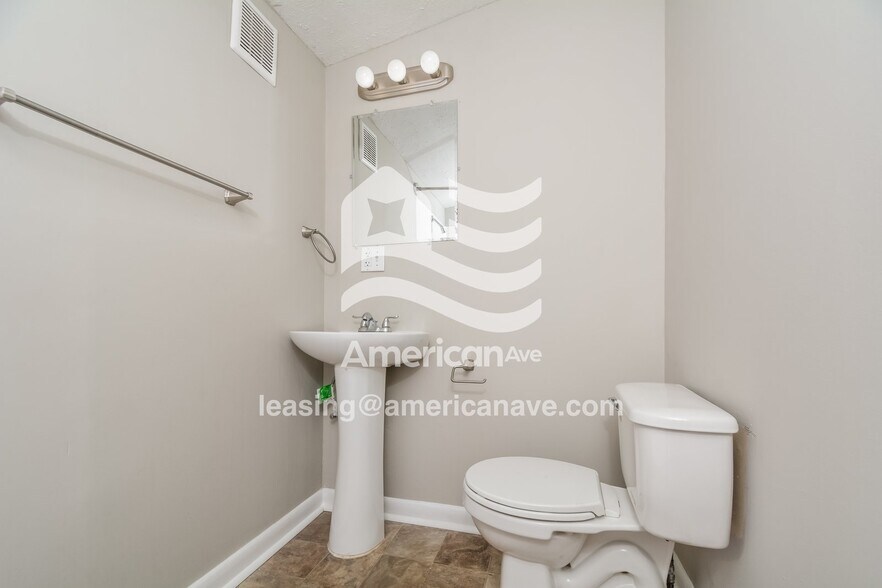 Building Photo - 741 Moriston Rd