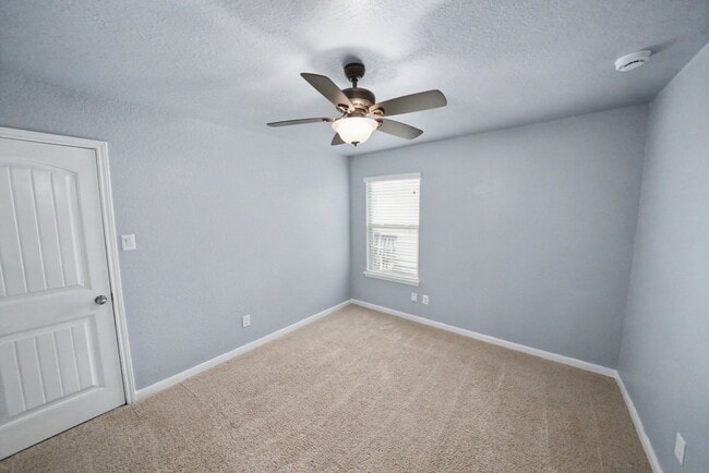 Building Photo - Modern 4-Bed Home with Open Layout in New Braunfels - Realtor Commission: $500