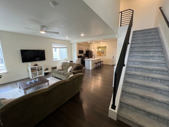 Building Photo - Students Welcome! 2 Story townhome in Registry Ridge---furnished option available