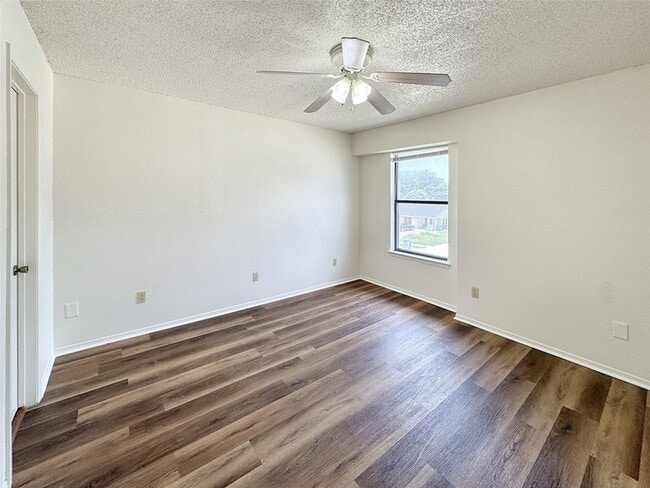 Building Photo - 1024 Southmoor Dr