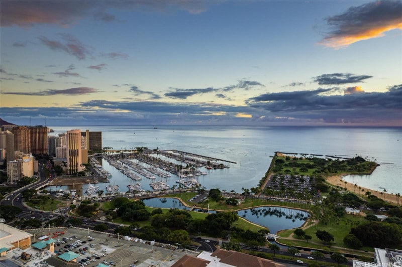 Building Photo - 1391 Kapiolani Blvd