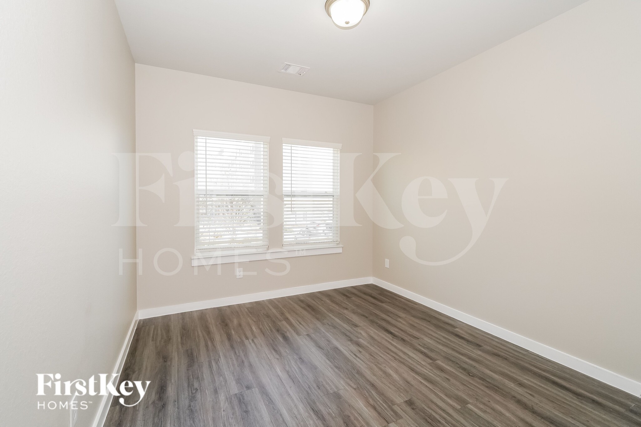 Building Photo - 309 N Centro Cir