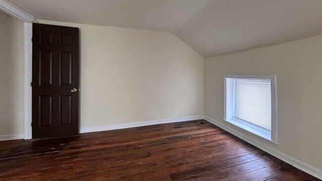Building Photo - 461 E Haines St