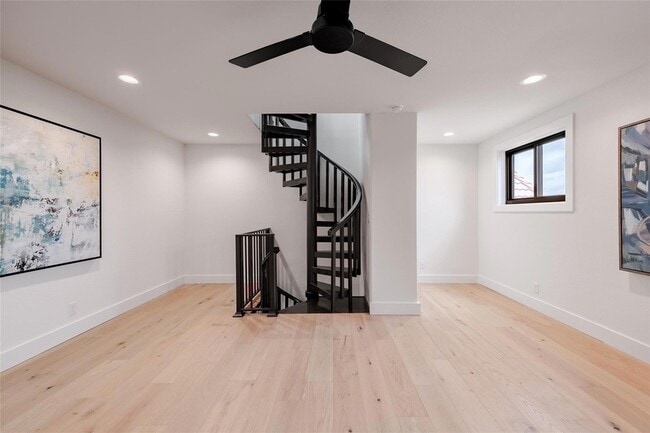 Building Photo - 3901 Peak Lookout Dr