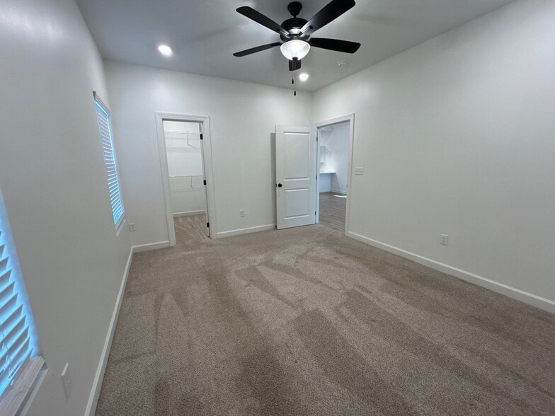 Building Photo - 244 Linden St