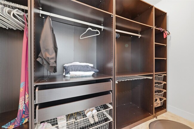 Building Photo - 3030 NE 188th St