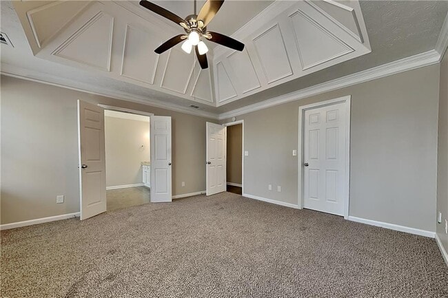 Building Photo - 405 Aristocrat Dr SW