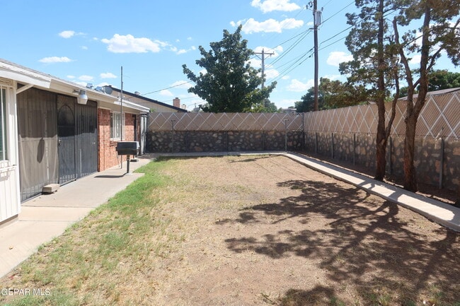 Building Photo - 10345 Biscaine St