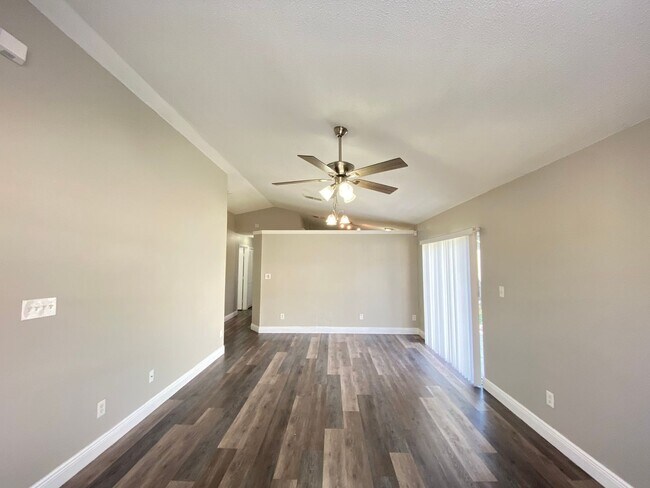 Building Photo - 2439 Harbor Town Dr