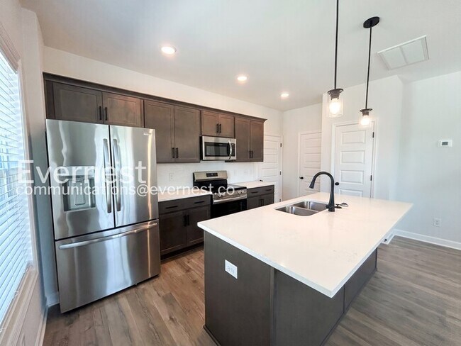 Building Photo - Modern Living Awaits in Antioch with Garage/ 3 beds & 2.5 baths / Available now!