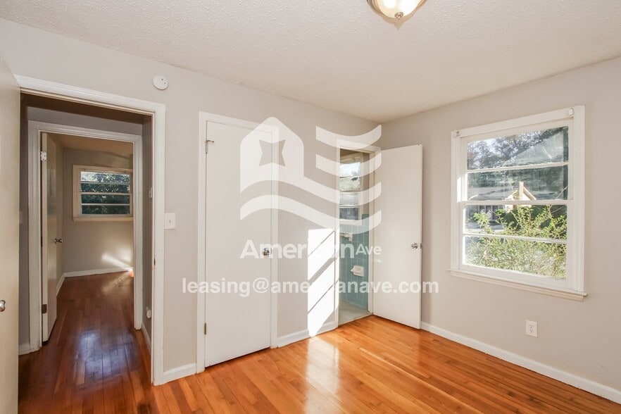 Building Photo - 321 Briercliff Dr