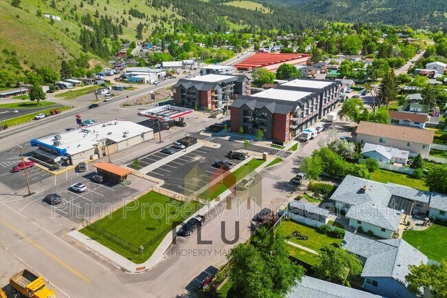 Building Photo - 425 Michigan Ave