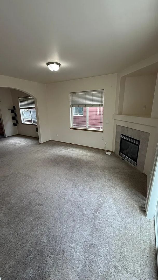 Building Photo - Spacious 3 Bedroom, 3 Bath End-Unit Condo ...