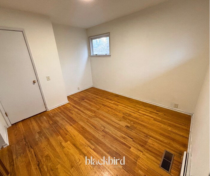 Building Photo - 6905 N Lincoln St