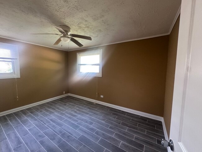 Building Photo - 253 Mantua St