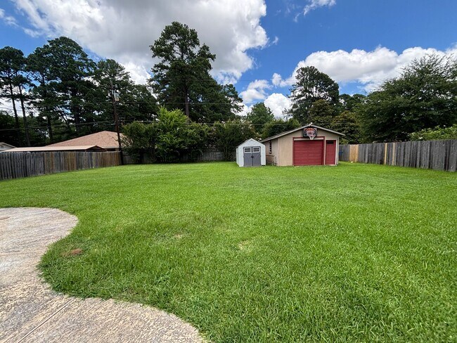 Building Photo - Spacious JHome in Southern Hills