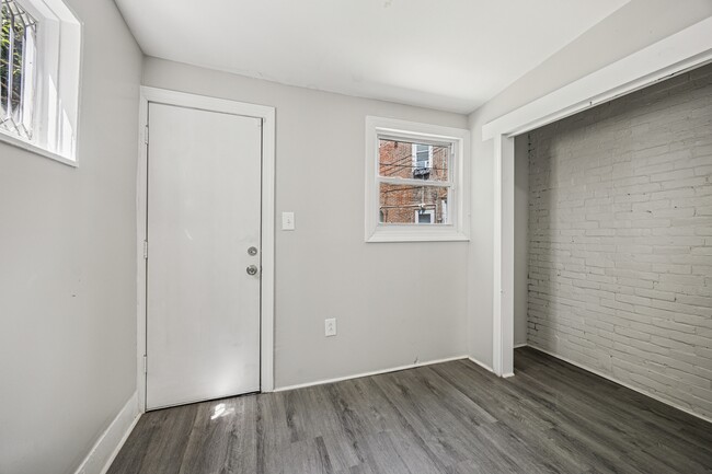 Building Photo - 1723 W Butler St