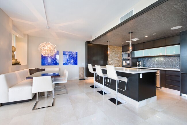 Building Photo - 5875 Collins Ave