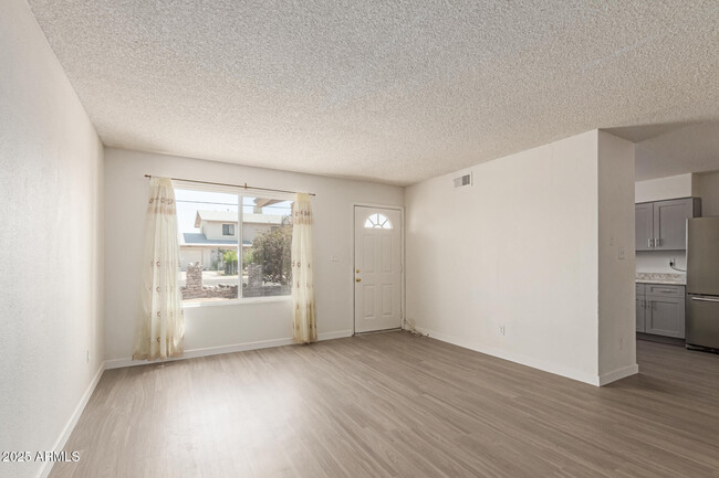 Building Photo - 2434 E Maryland Dr
