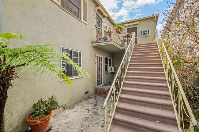 Building Photo - 11248 La Maida St