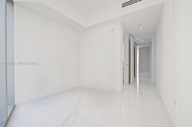 Building Photo - 300 Biscayne Blvd Way