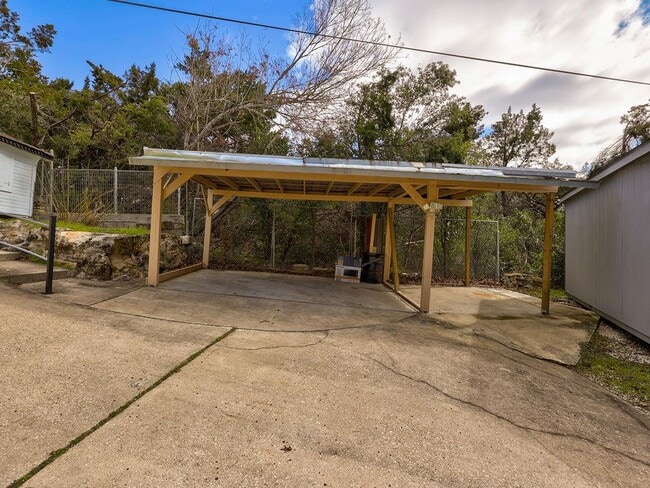 Building Photo - 809 Castle Ridge Rd