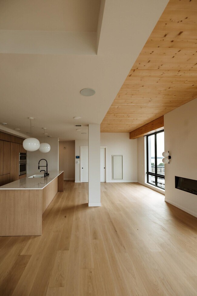 Building Photo - 10 S Paterson St