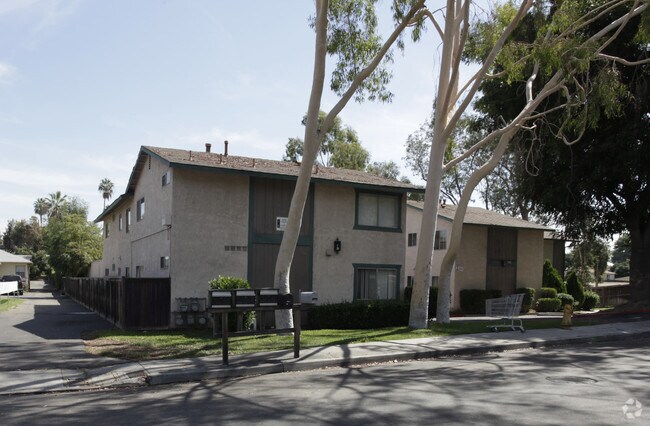 Building Photo - 350-352 S Monte Vista St