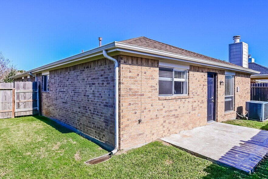 Building Photo - 7457 Parkland Manor Dr