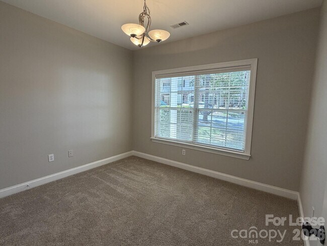 Building Photo - 21231 Hickory St