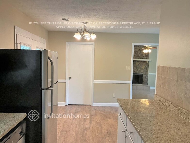 Building Photo - 2381 Cedar Dr