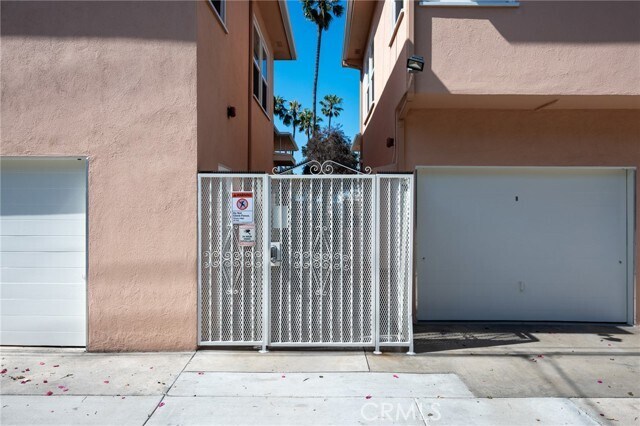 Building Photo - 4401 E Ocean Blvd