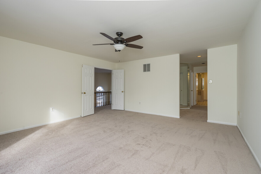 Building Photo - 13 Sweetwater Cir