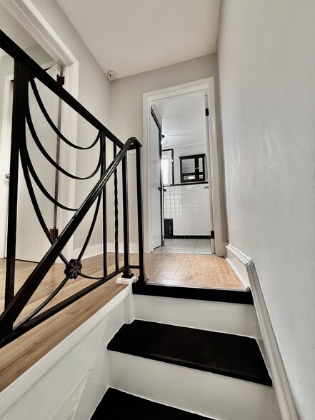 Building Photo - 2322 S Hutchinson St