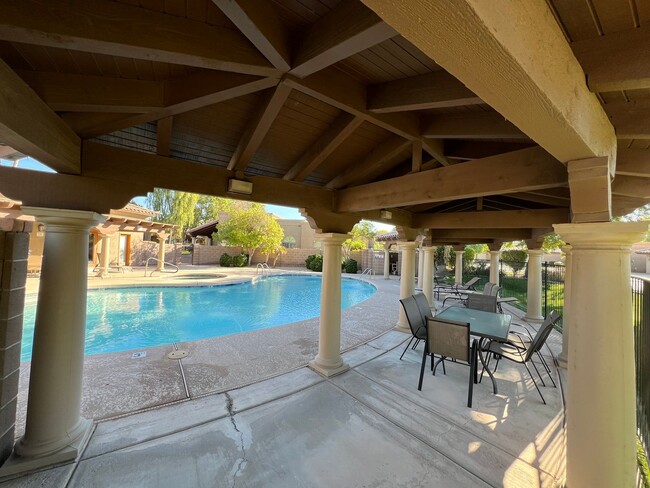 Building Photo - 3 BEDROOM IN LA QUINTA!