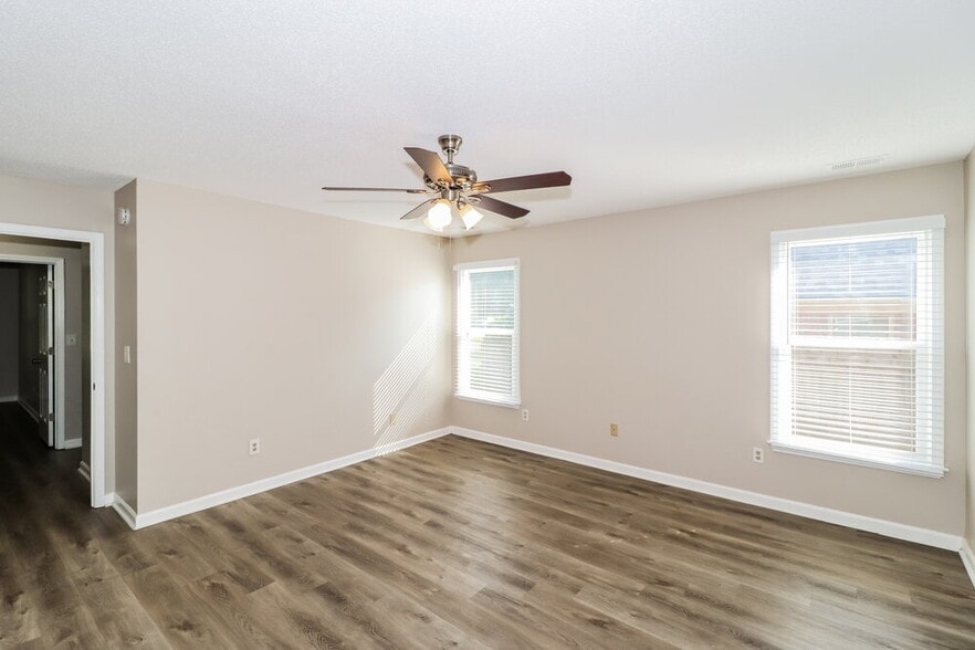 Building Photo - 2575 Country Glade Cove S