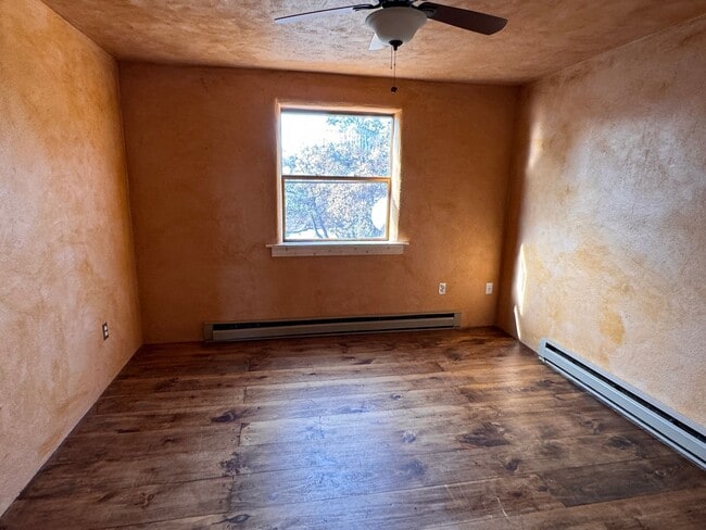 Building Photo - 2 Bedroom, 1 Bathroom Duplex in Santa Fe, NM
