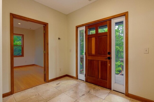 Building Photo - 348 Winding Ridge