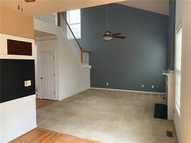 Building Photo - 1401 Redbud Way