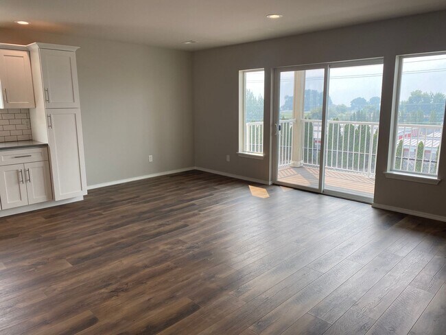 Building Photo - Apple Casitas Condominiums
