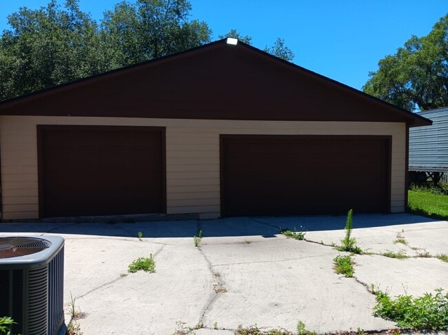 Garage - 3071 Simpson Rd